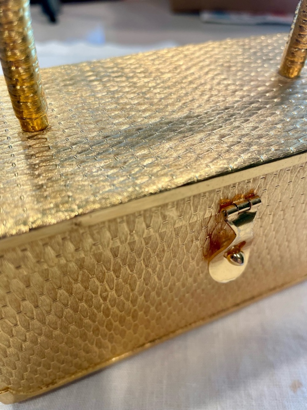 Vintage 1950s Koret Gold Textured Metal Top-Handle Women’s Box Bag With Mirror - Picture 2 of 7